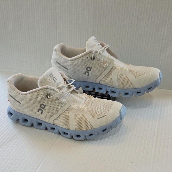 On Cloud Running Women's White and Blue Sneakers Size 7 - Picture 2 of 8